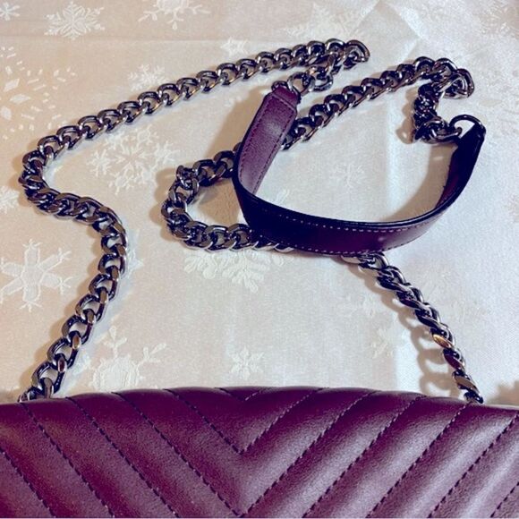 Aldo Crossbody Handbag Silver Tone Chain Strap & Chain Detail Vegan Leather - Picture 2 of 8